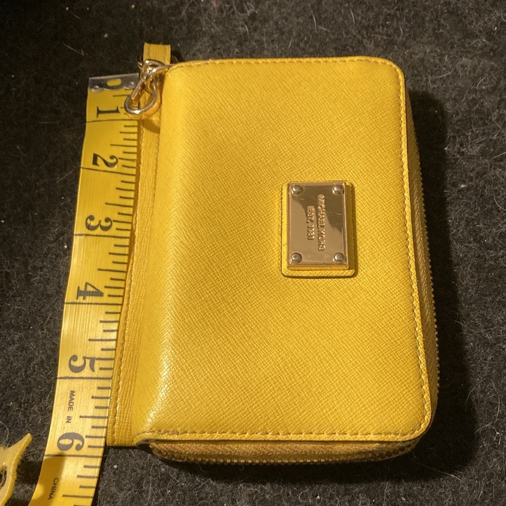 Very rare Michael Kors yellow wristlet - Picture 6 of 7